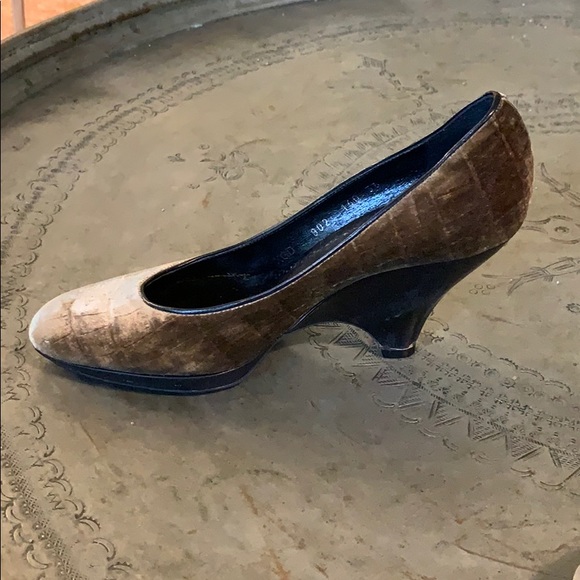 Giorgio Armani Bronze Velvet Heels - Picture 2 of 8